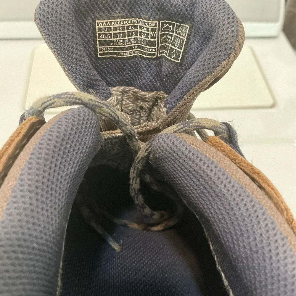 KEEN WOMENS HIKING WALKING SHOE SIZE 10